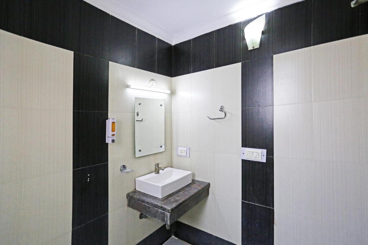 Hotel Ambrosia - A Boutique Hotel New Delhi Bagian luar foto