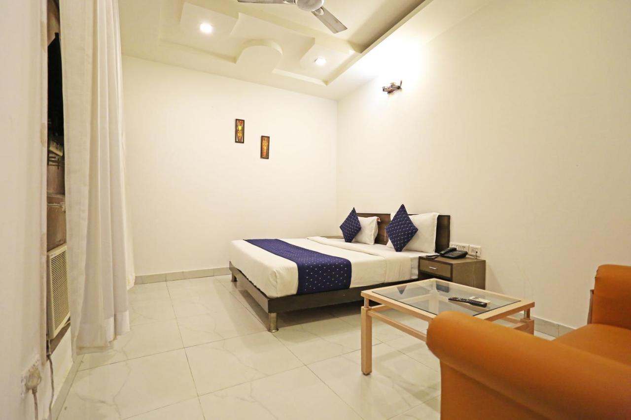 Hotel Ambrosia - A Boutique Hotel New Delhi Bagian luar foto