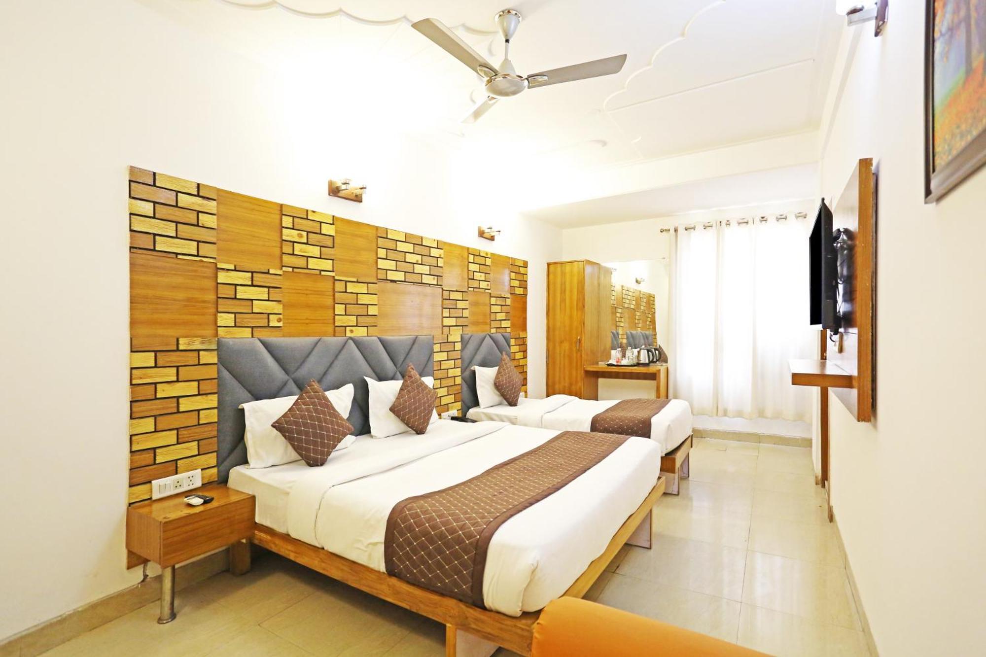 Hotel Ambrosia - A Boutique Hotel New Delhi Bagian luar foto