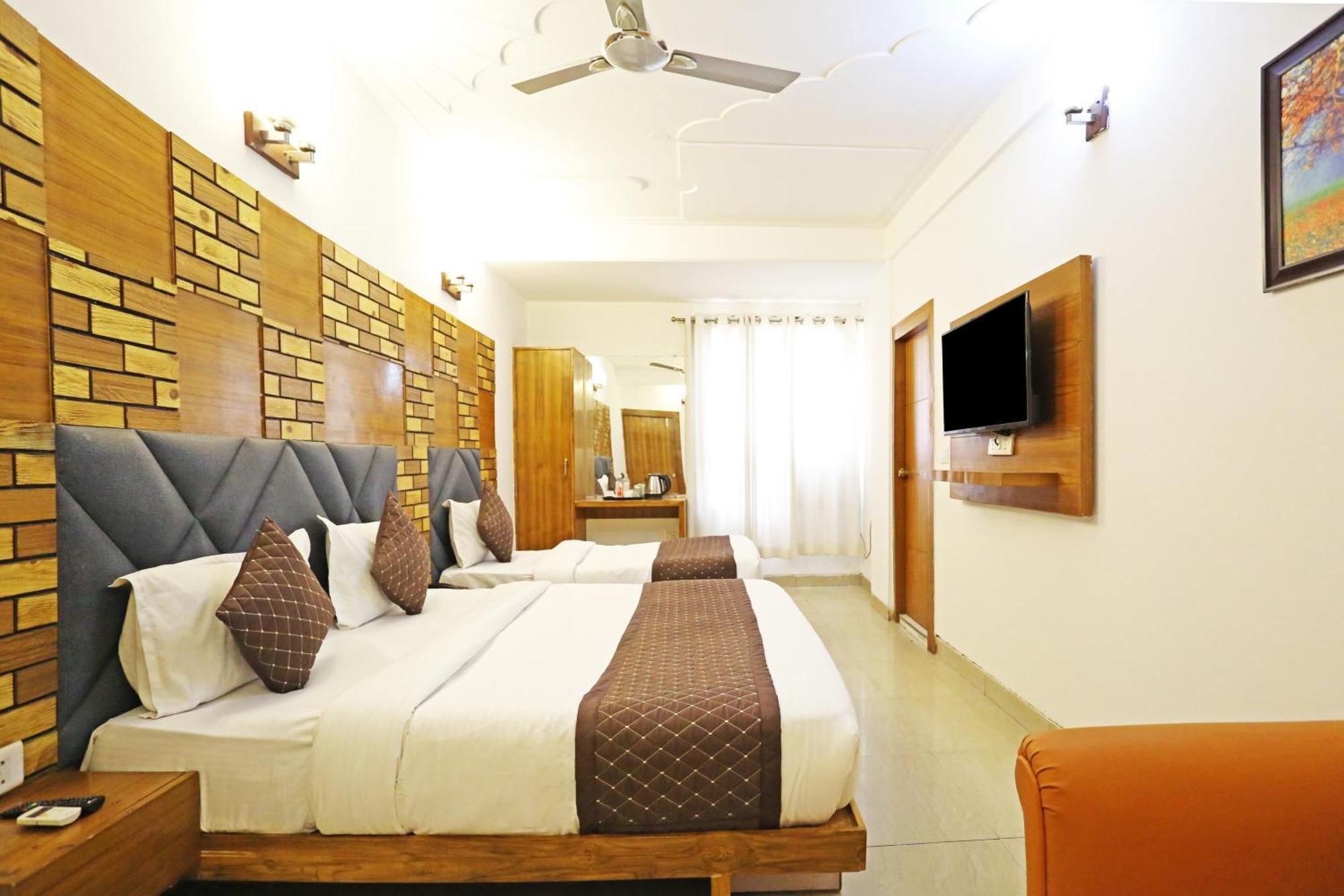 Hotel Ambrosia - A Boutique Hotel New Delhi Bagian luar foto