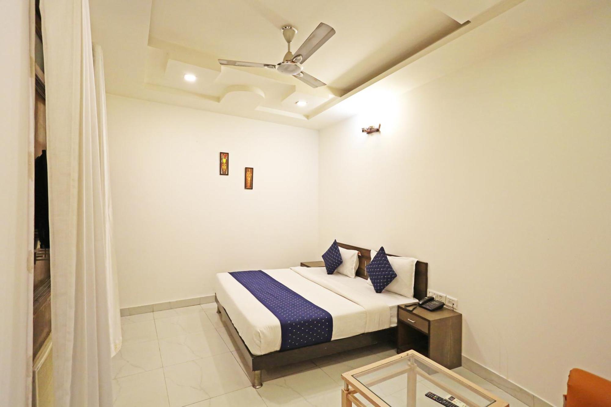 Hotel Ambrosia - A Boutique Hotel New Delhi Bagian luar foto