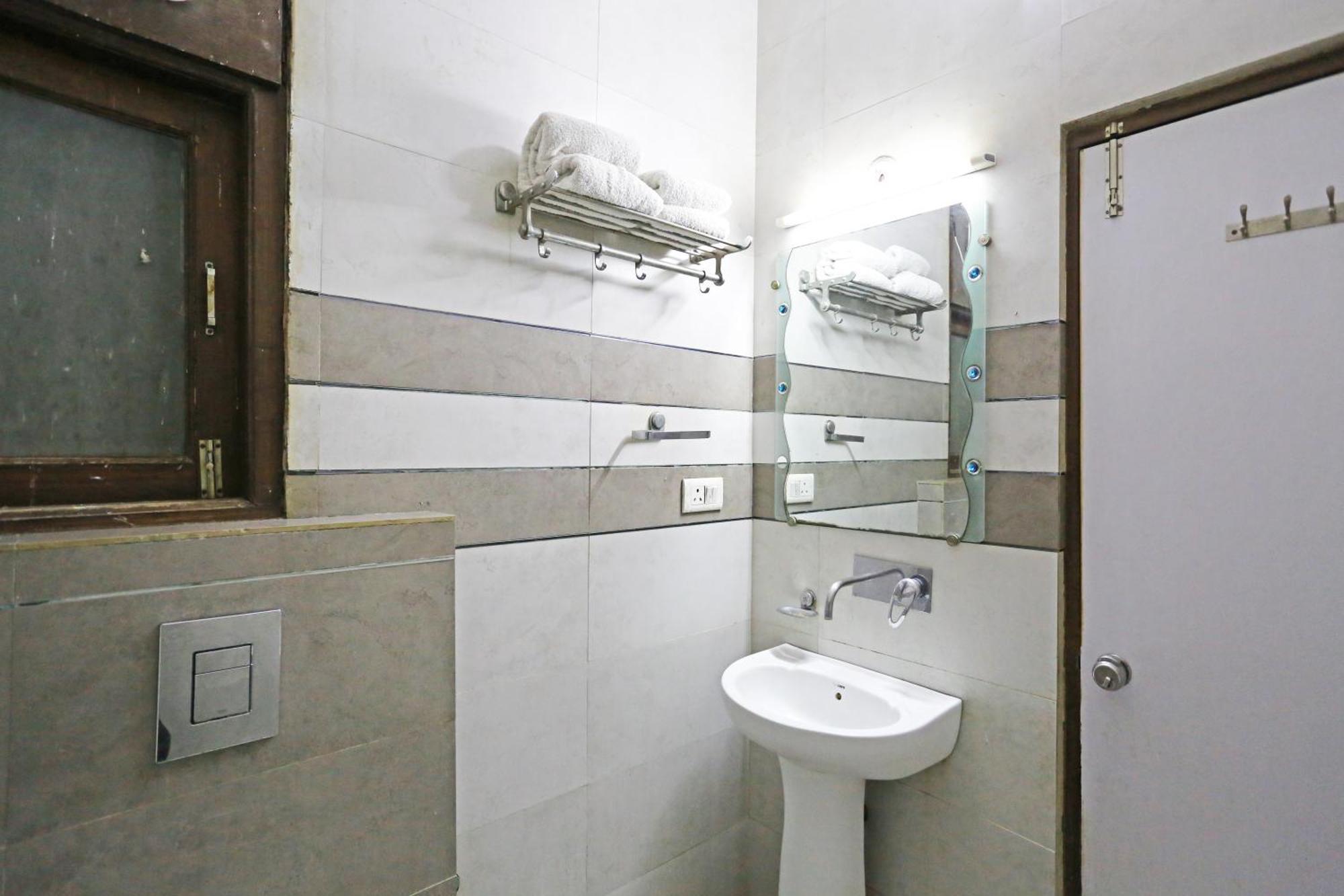 Hotel Ambrosia - A Boutique Hotel New Delhi Bagian luar foto